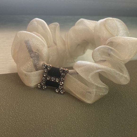 Fashion Rhinestone H sheer scrunchie New - Picture 3 of 7